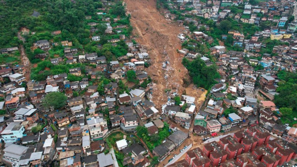 Deslizamentos de terra e inundações no Brasil mataram pelo menos 44 pessoas