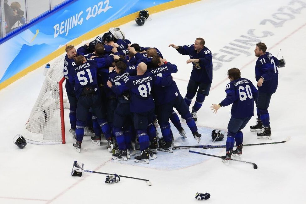 Finlândia vence a República da China e conquista sua primeira medalha de ouro no hóquei no gelo masculino