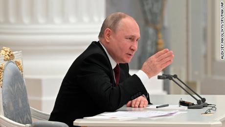 Putin reconhece territórios separatistas no leste da Ucrânia, marcando uma forte escalada da crise