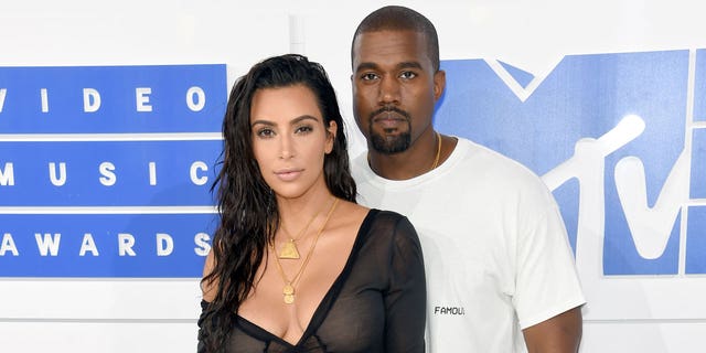 Kardashian pediu o divórcio de West em fevereiro de 2021.