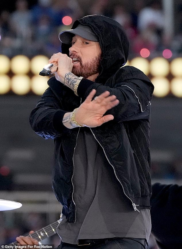 Super Bowl Halftime Show: 73,5 milhões de novas unidades vêm logo após a apresentação de Eminem no Super Bowl Halftime Show em 13 de fevereiro de 2022