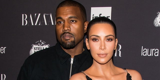 Kanye West explicou o que é divórcio "Sinto-me como" Como juiz, ele aceitou o pedido de Kim Kardashian para ser oficialmente solteiro em meio ao processo de divórcio.
