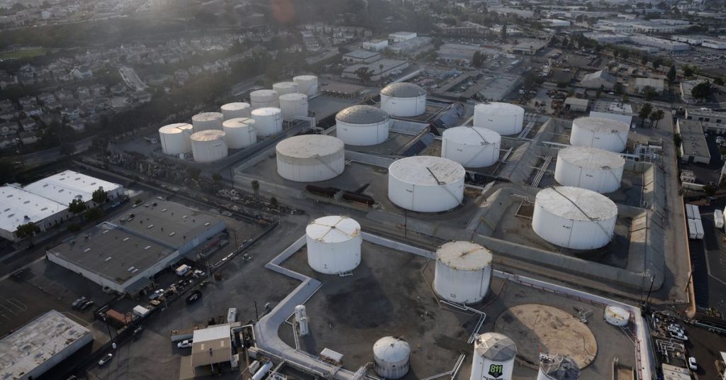 Petróleo cai em negociações com Rússia e Ucrânia, dados de estoque dos EUA