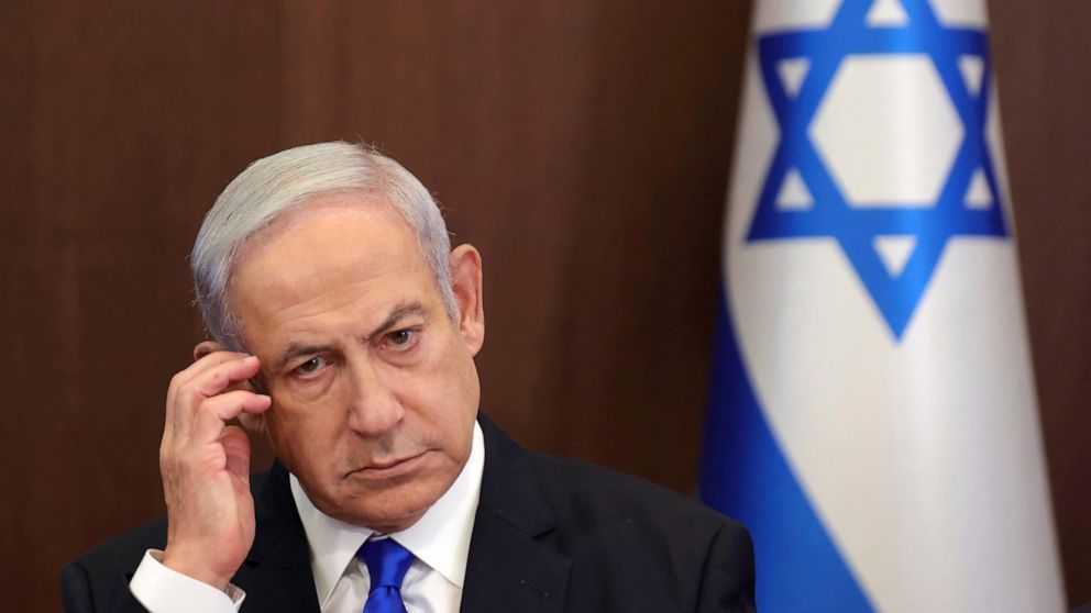 Netanyahu está sendo levado ao hospital devido à desidratação.  Horas depois, ele disse que se sentia "muito bem".