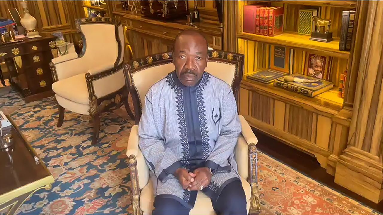 O Presidente Ali Bongo Ondimba apareceu num vídeo na sua residência em Libreville na quarta-feira, apelando aos seus familiares 