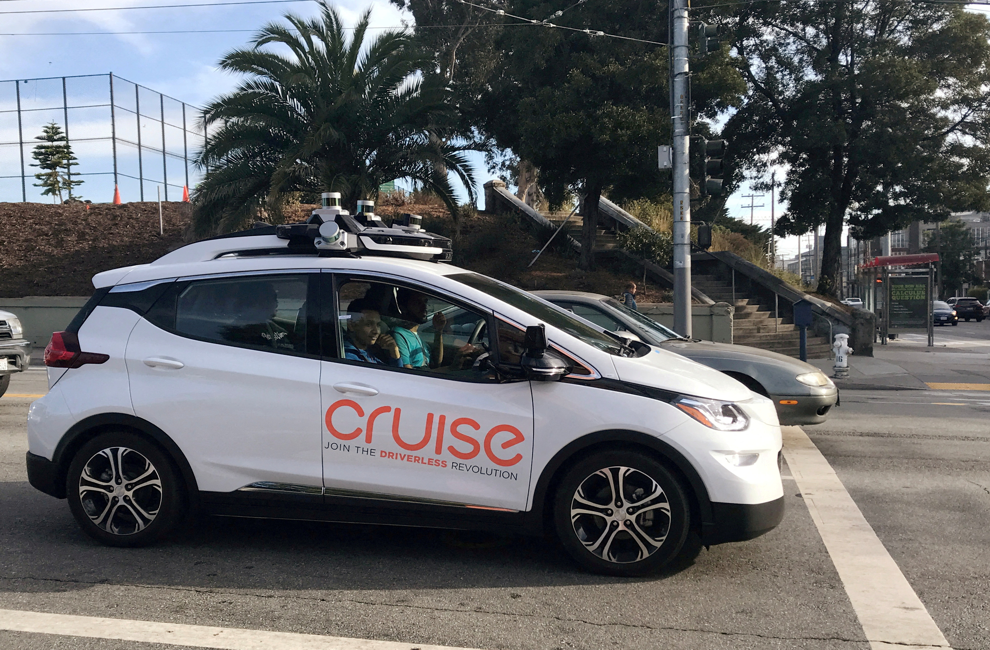 O carro autônomo de Cruise, de propriedade da General Motors, é visto do lado de fora da sede da empresa em San Francisco