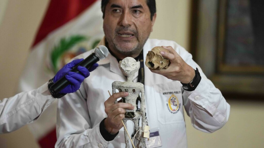 Os “alienígenas” encontrados no Peru são bonecos montados com ossos de animais