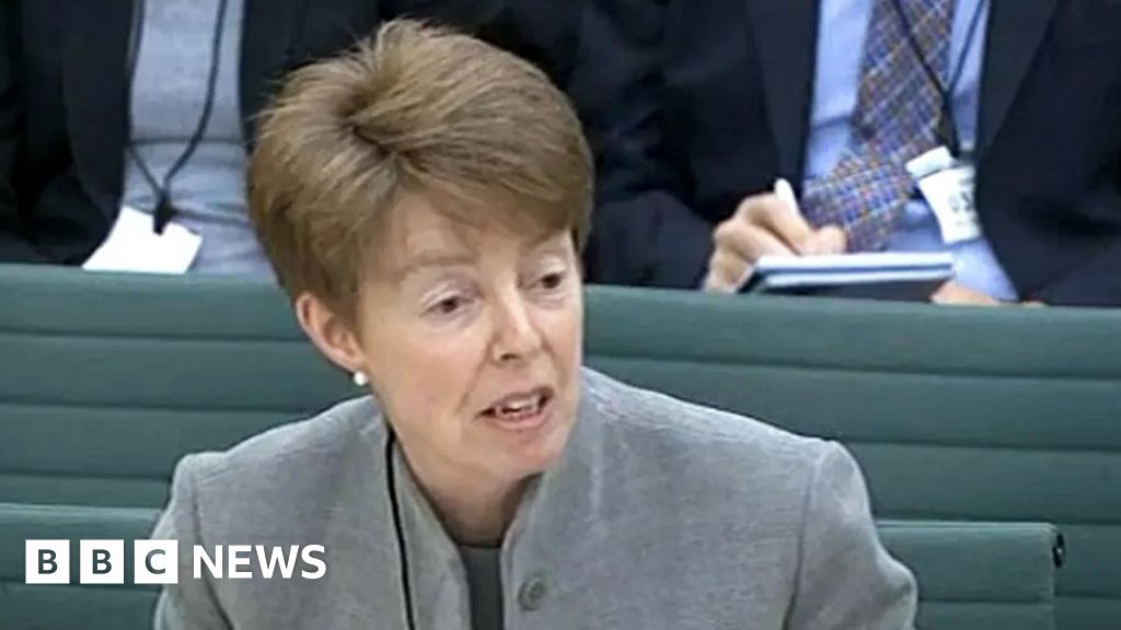 Paula Vennells: Ex-Postmaster entrega CBE por causa de escândalo de TI