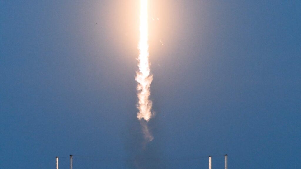 limpeza!  A SpaceX pausou a contagem regressiva para sua tentativa de lançamento do Starlink na noite de quarta-feira