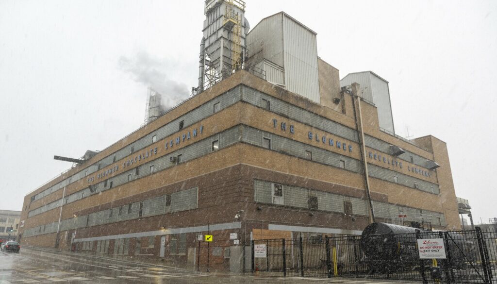 Bloomer's Chocolate Company fecha fábrica em Chicago