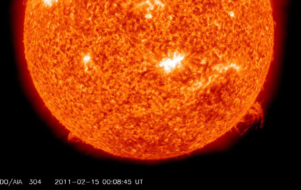 O centro disse que os satélites detectaram pelo menos uma explosão e uma ejeção de massa coronal emanando do Sol na sexta-feira.