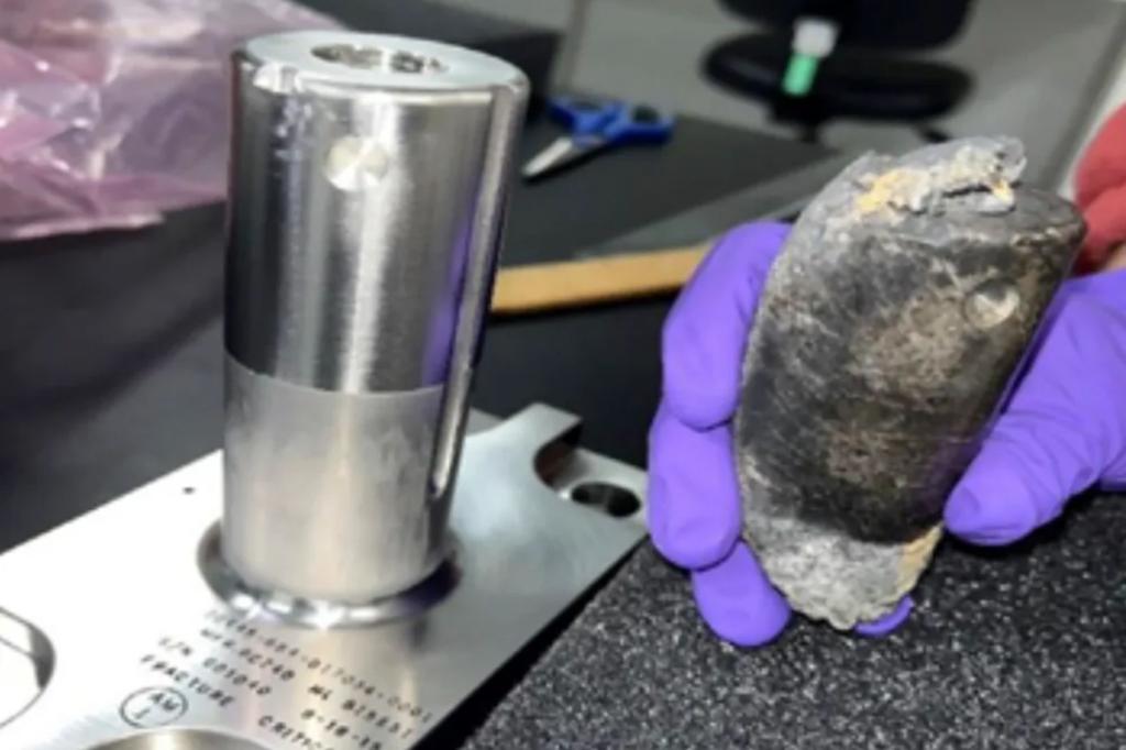 NASA confirma que o objeto misterioso que caiu no telhado de uma casa na Flórida veio da Estação Espacial Internacional