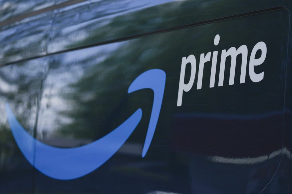 Amazon relatou fortes resultados no primeiro trimestre impulsionados por sua unidade de computação em nuvem e dólares publicitários do Prime Video