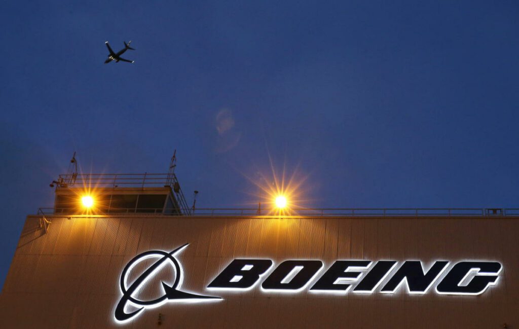 Boeing está sob os holofotes enquanto o Congresso intima um denunciante para testemunhar sobre falhas nos aviões