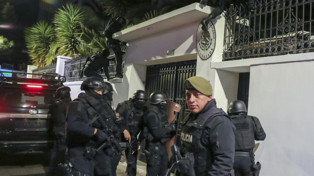 México corta relações diplomáticas com Equador após invasão à embaixada