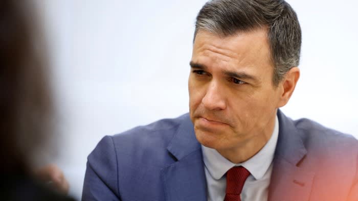 Primeiro-ministro da Espanha está considerando renunciar enquanto sua esposa enfrenta uma investigação de corrupção