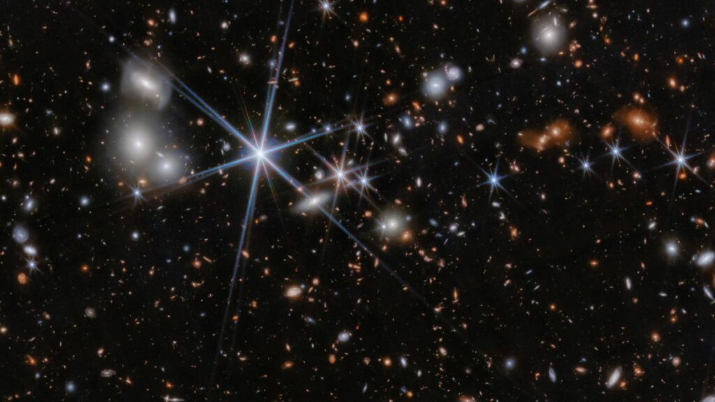 Webb descobre uma fusão recorde de buracos negros no universo antigo